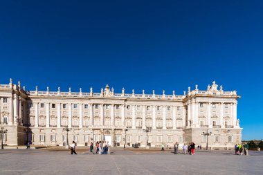 Madrid, İspanya - 26 Eylül 2017: Görünüm Kraliyet Sarayı binası. Metin için yer kopyalayın.