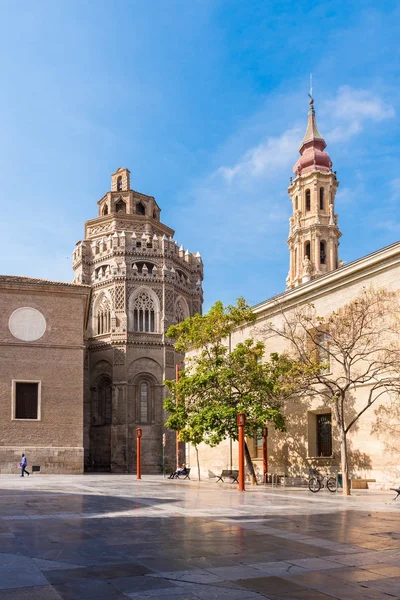 西班牙萨拉戈萨的救世主大教堂或大教堂 文本的复制空间 — 图库照片