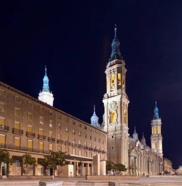 Our Lady ayağı - Roma Katolik Kilisesi, Zaragoza, İspanya'nın Katedrali-Bazilikası. Metin için yer kopyalayın
