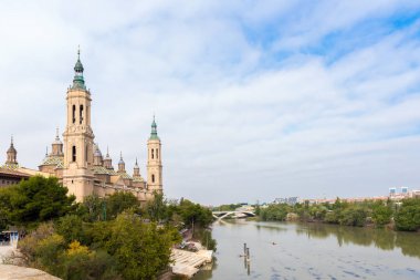 Ayağı Our Lady - Roma Katolik Kilisesi, Zaragoza, İspanya Katedrali-Bazilikası. Metin için yer kopyalayın