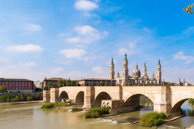 Ayağı Our Lady - Roma Katolik Kilisesi, Zaragoza, İspanya Katedrali-Bazilikası. Metin için yer kopyalayın