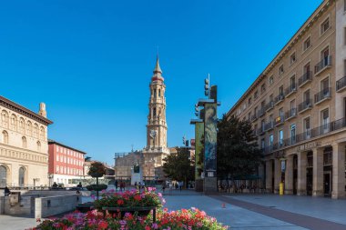 Zaragoza, İspanya - 27 Eylül 2017: Kurtarıcı ya da Catedral del Salvador Katedrali. Metin için yer kopyalayın