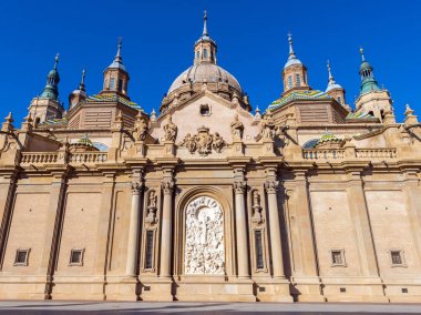 Our Lady ayağı - Roma Katolik Kilisesi, Zaragoza, İspanya'nın Katedrali-Bazilikası. Metin için yer kopyalayın