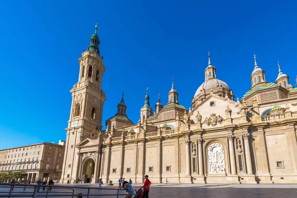 Zaragoza, İspanya - 27 Eylül 2017: Cathedral-Bazilikası ayağı Our Lady - Roma Katolik Kilisesi. Metin için yer kopyalayın