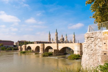 Ayağı Our Lady - Roma Katolik Kilisesi, Zaragoza, İspanya Katedrali-Bazilikası. Metin için yer kopyalayın