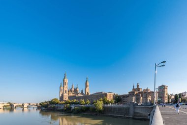 Ayağı Our Lady - Roma Katolik Kilisesi, Zaragoza, İspanya Katedrali-Bazilikası. Metin için yer kopyalayın