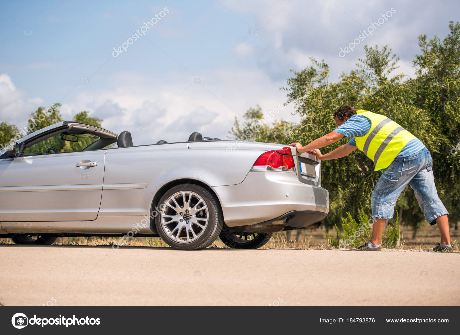 Car Broke Down >> The Car Broke Down On The Road The Man Pushes The Car Car Broke Down >> The Car Broke Down On The Road The Man Pushes The Car