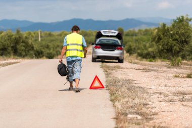 İspanyol manzara. Araba yol üzerinde Tarragona, Catalunya, İspanya bozuldu. Metin için yer kopyalayın.
