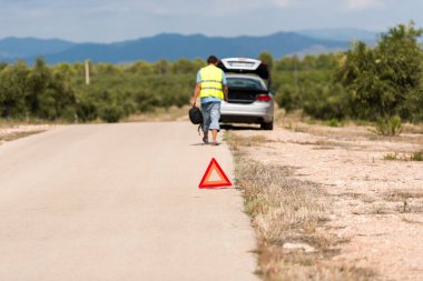İspanyol manzara. Araba yol üzerinde Tarragona, Catalunya, İspanya bozuldu. Metin için yer kopyalayın.