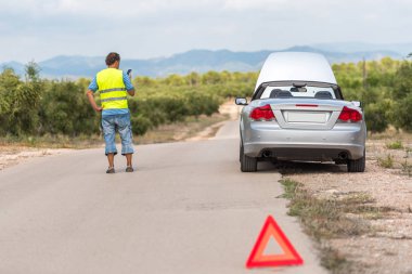 İspanyol manzara. Araba yol üzerinde Tarragona, Catalunya, İspanya bozuldu. Metin için yer kopyalayın.
