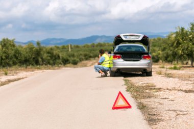İspanyol manzara. Araba yol üzerinde Tarragona, Catalunya, İspanya bozuldu. Metin için yer kopyalayın.