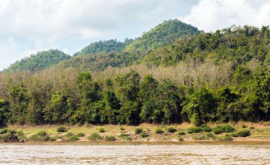 Manzara Nam Khan, Luang Prabang, Laos Nehri'nin manzarası. Metin için yer kopyalayın