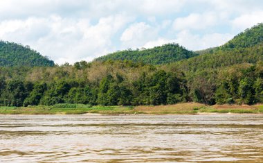 Manzara Nam Khan, Luang Prabang, Laos Nehri'nin manzarası. Metin için yer kopyalayın
