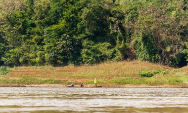 Manzara Nam Khan, Luang Prabang, Laos Nehri'nin manzarası. Metin için yer kopyalayın