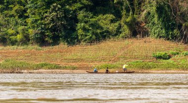 Manzara Nam Khan, Luang Prabang, Laos Nehri'nin manzarası. Metin için yer kopyalayın