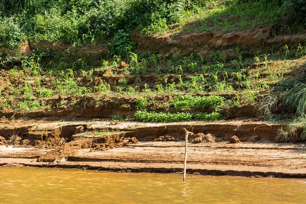 Luang Prabang, Laos Nam Han Nehri Nam Khan Nehri'nin kıyısında. Metin için yer kopyalayın.