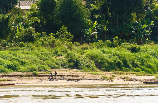 Blick auf die Landschaft des Flusses nam khan, luang prabang, laos. Kopierraum für Text — Stockfoto