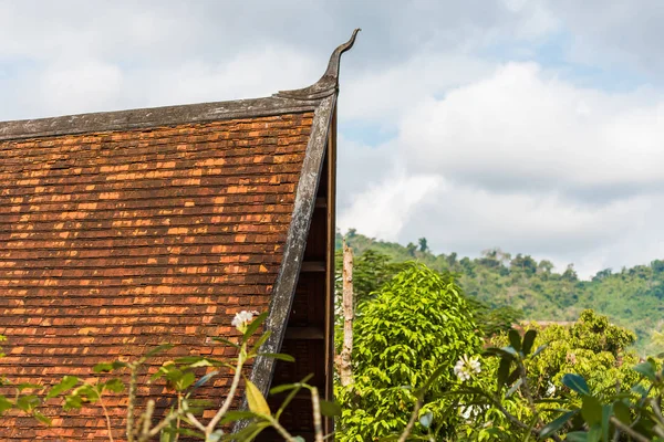 Paisaje de montaña en Luang Prabang, Laos. Copiar espacio para texto . — Foto de Stock