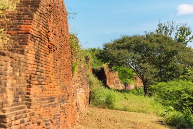 Bir Budist tapınağı Bagan, Myanmar tuğla duvarına görünümünü. Metin için yer kopyalayın. 