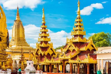 Bagan, Myanmar - 1 Aralık 2016: Shwezigon pagoda binanın görünümü. Metin için yer kopyalayın. 