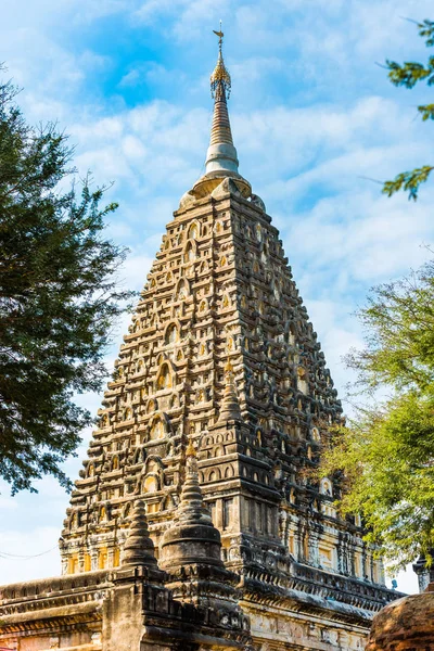 Veduta del tempio buddista di Bagan, Myanmar. Copia spazio per testo. Verticale . — Foto Stock