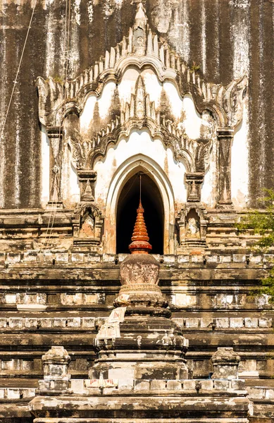 Vista do pagode budista em Bagan, Mianmar. Close-up. Vertical . — Fotografia de Stock