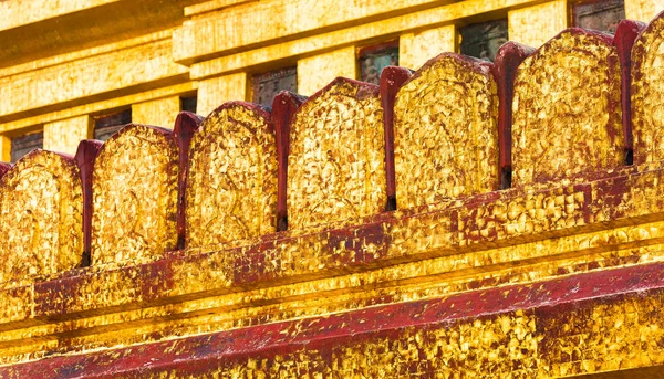 Vista de la fachada del edificio del templo budista en Bagan, Myanmar. Primer plano . —  Fotos de Stock