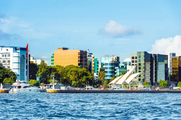 Male, Malediwy - 18 listopada 2016: Widok z miasta Male - "stolicy Malediwów". Kopiować miejsca na tekst. — Zdjęcie stockowe