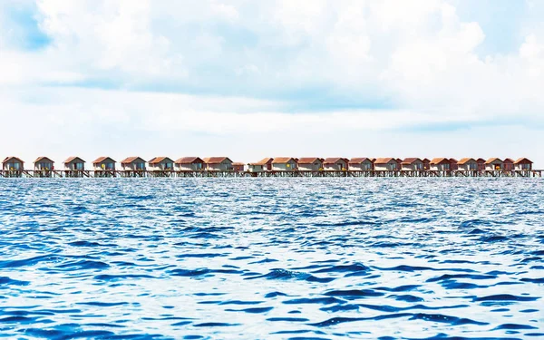Vily na tropický ostrov v Karibiku, Maledivy. Kopírovat prostor pro text — Stock fotografie