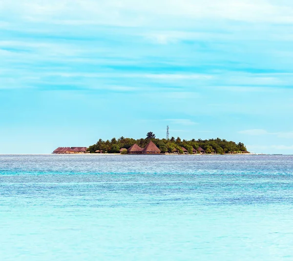 Vista de la isla tropical del Mar Caribe, Maldivas. Copiar espacio para texto — Foto de Stock