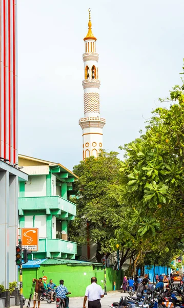 Чоловіки, Мальдівські острови - 27 листопада 2016: Вид на мечеті. Скопіюйте простір для тексту. Вертикаль. — стокове фото