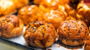 Japon eklerleri susam, Tokyo, Japonya serpilir. Yakın çekim.