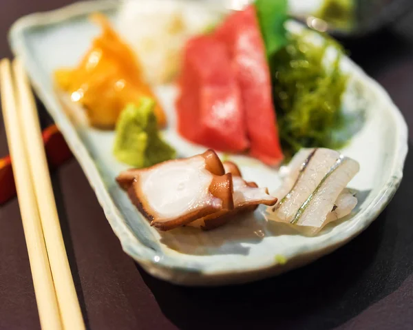 Sashimi set - Mâncare japoneză, Tokyo, Japonia. Close-up . — Fotografie, imagine de stoc