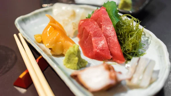 Sashimi set - Mâncare japoneză, Tokyo, Japonia. Close-up . — Fotografie, imagine de stoc