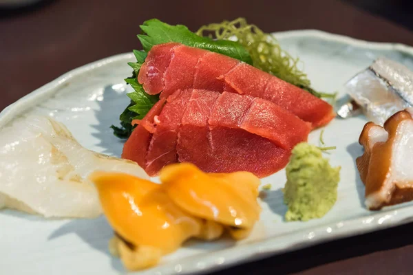 Sashimi set - comida japonesa, Tokio, Japón. Primer plano . —  Fotos de Stock