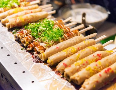 Rulo stickler - Japon çanak, Tokyo, Japonya. Yakın çekim.