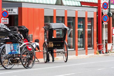 Tokyo, Japonya - 31 Ekim 2017: Çekçek şehrin sokak üzerinde. Metin için yer kopyalayın.