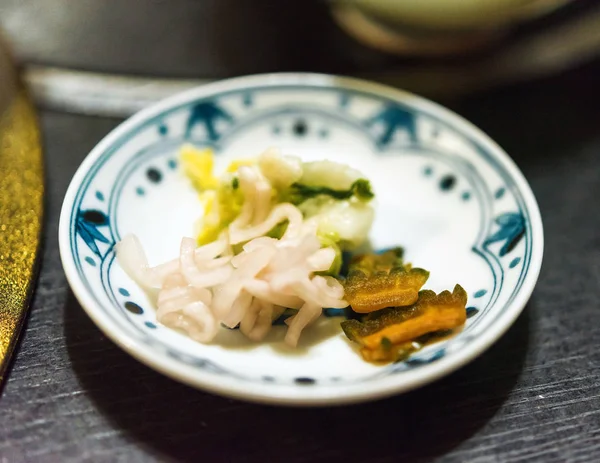 Frutos do mar japoneses com legumes, Tóquio, Japão. Close-up . — Fotografia de Stock