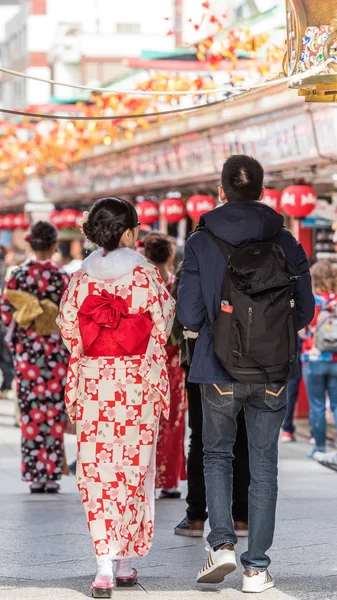 The girl in a kimono on a city street, Tokyo, Japan. Vertical. Back view. — Stock Photo, Image