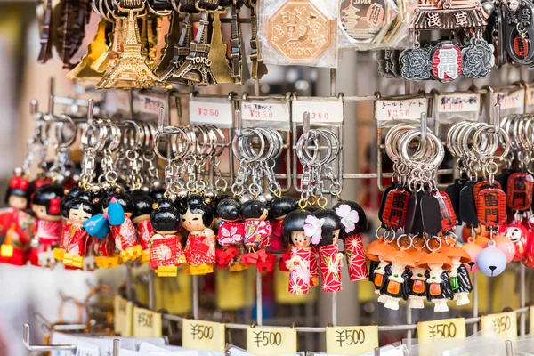 TOKYO, JAPAN - OCTOBER 31, 2017: Japanese souvenirs in the store. Close-up. — Stock Photo, Image