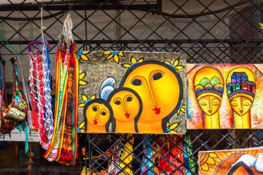 Santo Domingo, Dominik Cumhuriyeti - 8 Ağustos 2017: şehir sokak resimleri satışı. Yakın çekim.