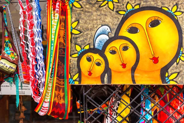 SANTO DOMINGO, DOMINICAN REPUBLIC - AUGUST 8, 2017: Sale of pictures on city street. Close-up. — Stock Photo, Image