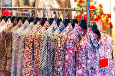Depodaki, Kyoto, Japonya renkli kimono görünümünü. Yakın çekim. Dikey.