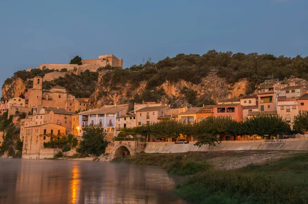 Východ slunce v Miravetu, středomořské město, Tarragona. Španělsko — Stock fotografie