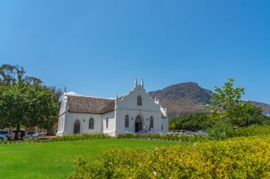Franschhoek, Batı Burnu, Güney Afrika. Şubat 02.2020: Güney Afrika, Franschhoek 'teki Beyaz Hollanda Reform Kilisesi
