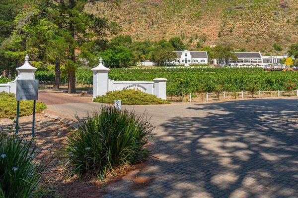 FRANSCHHOEK WESTERN CAPE SOUTH AFRICA - FEBRUARY, 02. 2020: - Rickety Bridge Winery, Franschhoek — Stock Photo, Image