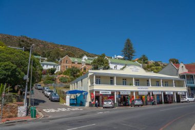 SIMONSTOWN, Güney Afrika - 30 Ocak 2020 - Uykulu Şehir Simonstown 'un ana caddesi Koloni Biçimli Mimarisi