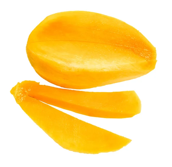 Фруктові скибочки манго ізольовані на білому тлі . — стокове фото