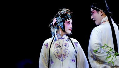 oldukça Çince Geleneksel opera oyuncu tiyatro kostüm