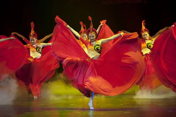 Oldukça Çin Ulusal dans eden kızlar — Stok fotoğraf